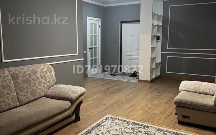 2-комнатная квартира · 76 м² · 7/8 этаж, Е117 59 за 300 000 ₸ в Астане, Есильский р-н — фото 2