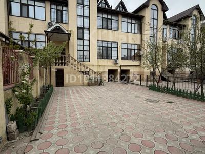 Часть дома · 9 комнат · 450 м² · 5 сот., 30-й мкр 172/11 за 117 млн ₸ в Актау