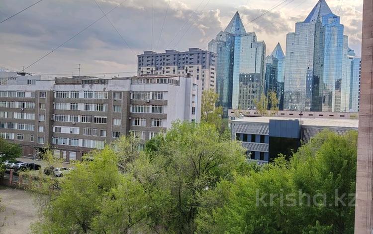 2-бөлмелі пәтер · 60 м² · 6/12 қабат, Самал-3 ш/а. — Назарбаева-Аль-Фараби, бағасы: 93.5 млн ₸ в Алматы, Медеуский р-н — фото 2