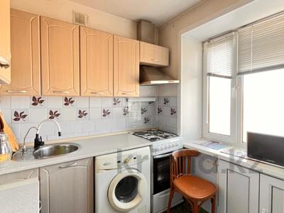 3-комнатная квартира · 63 м² · 5/5 этаж, Пришахтинск, 22й микрорайон 22 за 13 млн ₸ в Караганде, Алихана Бокейханова р-н