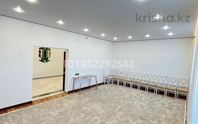 Дом · 5 комнат · 200 м², Западный район 6/27 за 100 000 ₸ в Жезказгане — фото 4