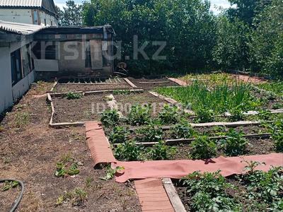 Продажа домов и дачи в Карагандинской обл.: Отдельный дом · 2 комнаты · 50 м² · 10 сот., Пришахтинск — ул Рыльского за 10 млн 〒 Отдельный дом · 2 комнаты · 50 м² · 10 сот., Пришахтинск — ул Рыльского за 10 млн 〒 в Караганде, Алихана Бокейханова р-н