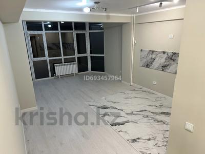 2-бөлмелі пәтер, 85 м², 3/5 қабат ай сайын, Абылай хана 12/9, бағасы: 400 000 〒 в Каскелене