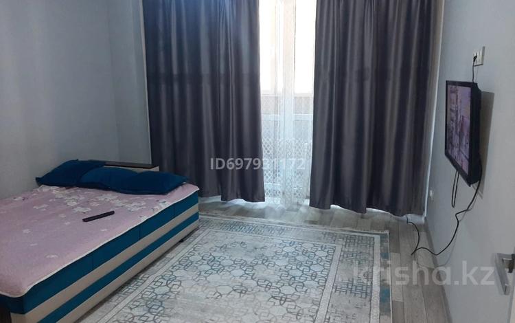1-комнатная квартира · 40 м² · 1 этаж, мкр Шугыла, Жунисов за 180 000 〒 в Алматы, Наурызбайский р-н — фото 2