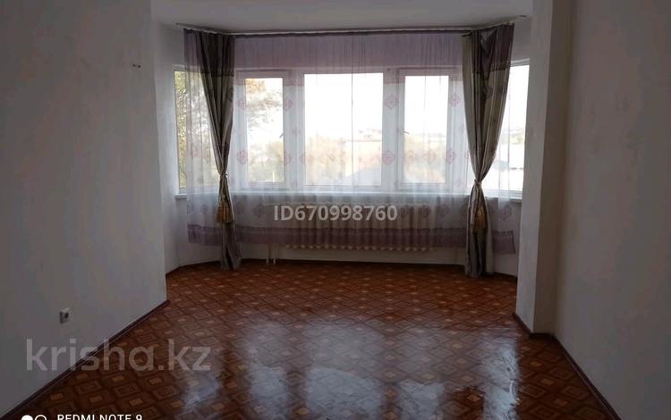 1-комнатная квартира, 43.3 м², 5/5 этаж помесячно, Макашова 39 55 за 120 000 〒 в Каскелене — фото 2