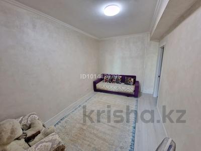 2-комнатная квартира · 55 м² · 5/5 этаж, мкр Аксай-1А 10а — Толе-би, Момышулы за 300 000 ₸ в Алматы, Ауэзовский р-н