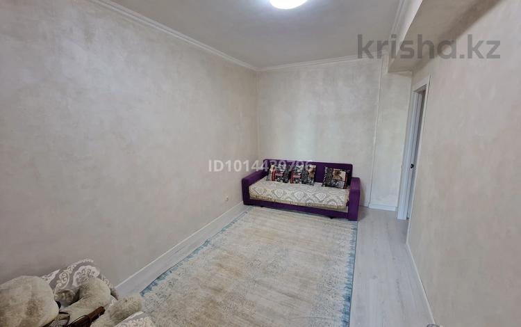 2-комнатная квартира · 55 м² · 5/5 этаж, мкр Аксай-1А 10а — Толе-би, Момышулы за 300 000 ₸ в Алматы, Ауэзовский р-н — фото 2