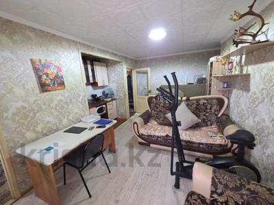 3-комнатная квартира · 55 м² · 3/5 этаж, Пришахтинск, 21й микрорайон за 11.9 млн ₸ в Караганде, Алихана Бокейханова р-н