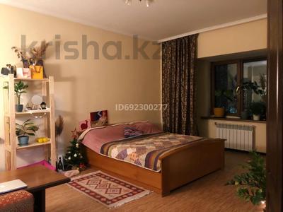 1-комнатная квартира, 39 м², 2/5 этаж, жибек жолы 124 — мауленова за 37 млн 〒 в Алматы, Алмалинский р-н
