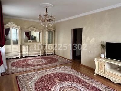 Аренда квартир в Алматы: 2-комнатная квартира · 79.1 м² · 1/9 этаж · помесячно, мкр Акбулак 139 — Рыскулова Момушулы за 300 000 〒 2-комнатная квартира · 79.1 м² · 1/9 этаж · помесячно, мкр Акбулак 139 — Рыскулова Момушулы за 300 000 〒 в Алматы, Алатауский р-н