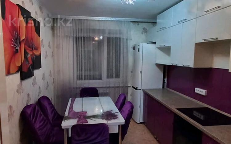 2-бөлмелі пәтер · 60 м² · 8/9 қабат, Байтурсынова 65 — 20школа, спорткомплекс Тарлан, бағасы: 15 000 ₸ в Семее — фото 2