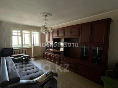 Пәтерлер в Карагандинской обл.: 2-бөлмелі пәтер · 45 м² · 2/5 қабат · ай сайын, Майкудук, 18й микрорайон — За магазином Светофор, бағасы: 100 000 〒 2-бөлмелі пәтер · 45 м² · 2/5 қабат · ай сайын, Майкудук, 18й микрорайон — За магазином Светофор, бағасы: 100 000 〒 в Караганде, Алихана Бокейханова р-н