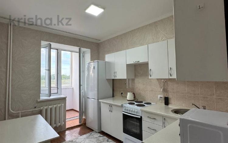 1-комнатная квартира · 33 м² · 2/5 этаж, Тулебаева 1/1 — пр. Р. Кошкарбаева — ПОЛНОЦЕННАЯ ОДНУШКА С МЕБЕЛЬЮ за ~ 14 млн 〒 в Астане, Сарайшык р-н — фото 3