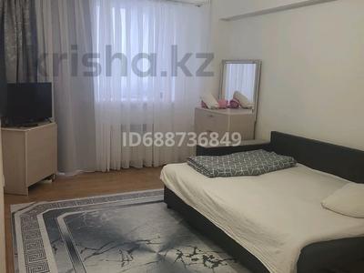 1-бөлмелі пәтер, 36 м², 5/9 қабат тәулігіне, мкр Самал-1 6, бағасы: 16 000 〒 в Алматы, Медеуский р-н