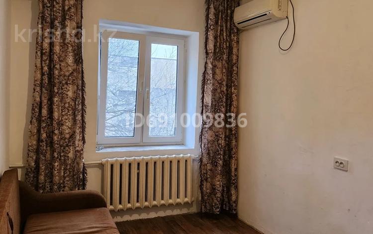 1-комнатная квартира, 14 м², 5/5 этаж помесячно, Нусупбекова 10 — Жургенова