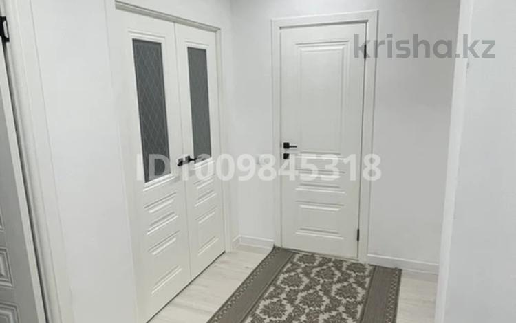 1-комнатная квартира · 42.7 м² · 5/9 этаж, мкр Нурсая, Абулхайыр хана 51а — ЖК Abyroy Residence, рядом Farabi International School, Ледовый дворец, Orange Fitness, ЦОН. за 220 000 〒 в Атырау — фото 2