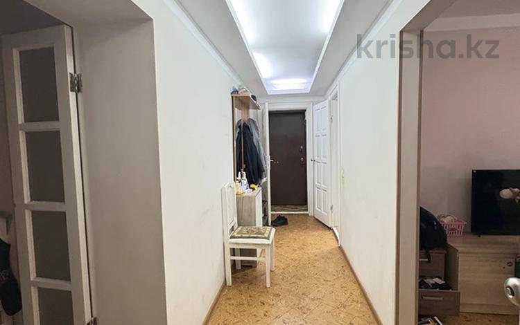3-комнатная квартира · 62 м², абая 27 за 25 млн ₸ в Астане, р-н Байконур — фото 2