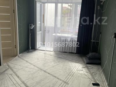 2-бөлмелі пәтер · 45 м² · 3/5 қабат, Даулеткери 31, бағасы: 14 млн ₸ в Уральске, мкр Школьник