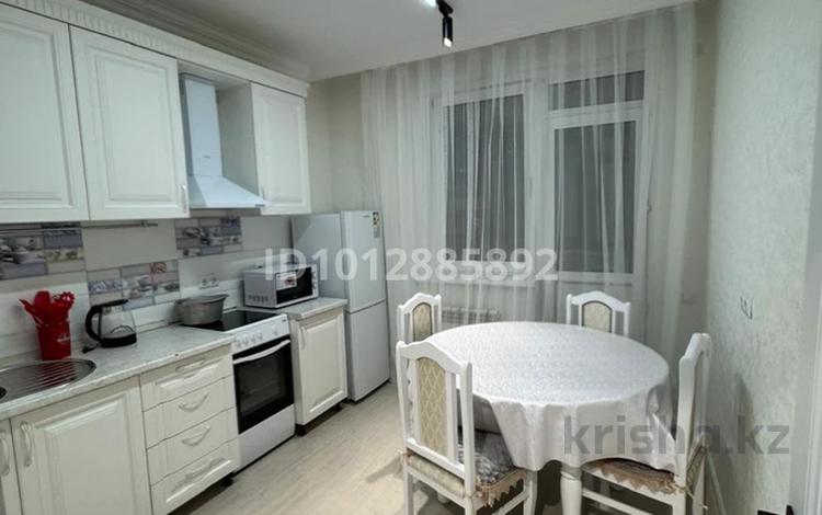 1-комнатная квартира · 42 м² · 3/18 этаж, Сауран 10B за 35 млн ₸ в Астане, Есильский р-н — фото 2