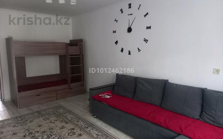 2-комнатная квартира · 45 м² · 3/5 этаж, Майкудук, Майкудук, 13й микрорайон 21 за 100 000 ₸ в Караганде, Алихана Бокейханова р-н — фото 2