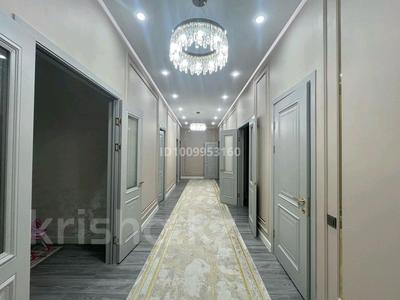 6-бөлмелі пәтер · 220 м² · 9/9 қабат, 16-й мкр 14 — Продается 6 комнатная квартира, евро ремонт 220 мткв, находится в цент, бағасы: 71 млн ₸ в Актау