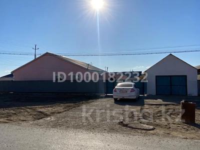 Жеке үй · 5 бөлме · 170 м² · 10 жүзд., Жеңіс 13, бағасы: 18 млн ₸ в Атырау, мкр Мирас