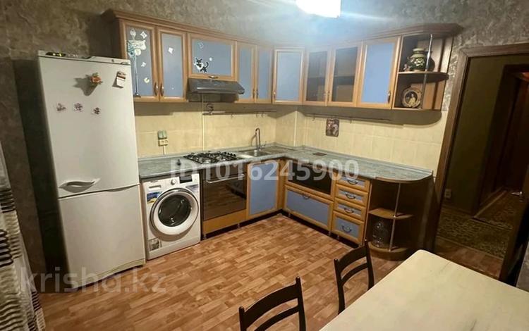 2-комнатная квартира · 68 м² · 9/9 этаж, мкр Аксай-4 39 за 280 000 ₸ в Алматы, Ауэзовский р-н — фото 2