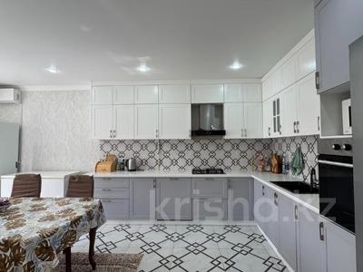 Отдельный дом · 5 комнат · 220 м² · 4 сот., мкр Шанхай, Братьев Жубановых 212 за 38 млн 〒 в Актобе