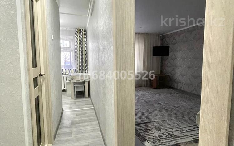 1-комнатная квартира, 38 м², 1/5 этаж посуточно, Сатпаева за 9 000 〒 в Петропавловске — фото 7