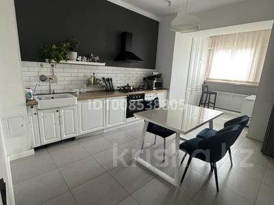 4-комнатная квартира · 136 м², мкр. Алтын орда, Молдагулова — Угол А. Молдагулова и Мангилик Ел за 58 млн ₸ в Актобе