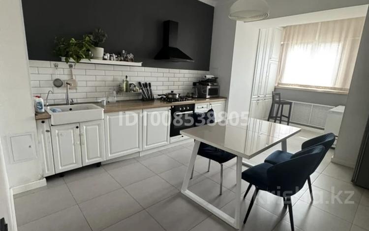 4-комнатная квартира · 136 м², мкр. Алтын орда, Молдагулова — Угол А. Молдагулова и Мангилик Ел за 58 млн ₸ в Актобе — фото 2