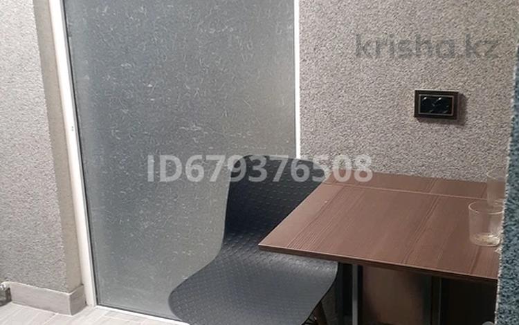 1-бөлмелі пәтер · 40 м² · 1/5 қабат, Тынышбаева 1 — Сейфулина, бағасы: 8 000 〒 в Алматы, Турксибский р-н — фото 3