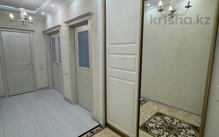 3-комнатная квартира · 102 м² · 9/10 этаж, мкр Кадыра Мырза-Али за 350 000 ₸ в Уральске — фото 3