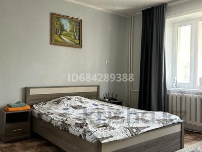 1-комнатная квартира, 44 м², 2/9 этаж посуточно, Танирбергенова 31 за 8 000 〒 в Семее