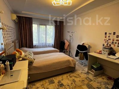 4-комнатная квартира, 90 м², 3/5 этаж, мкр Аксай-3А за 49 млн 〒 в Алматы, Ауэзовский р-н