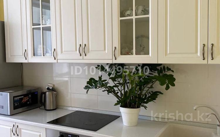 3-комнатная квартира · 95 м² · 6/8 этаж, Кабанбай батыра за 400 000 ₸ в Астане, Есильский р-н — фото 2