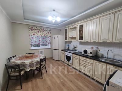 2-бөлмелі пәтер, 65 м², 1/6 қабат тәулігіне, Владимирского 2В, бағасы: 15 000 〒 в Атырау