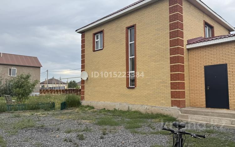 Отдельный дом · 4 комнаты · 180 м² · 10 сот., Достык 30 — Пересечение улиц Макатаева и Достык за 55 млн ₸ в Косшы — фото 2