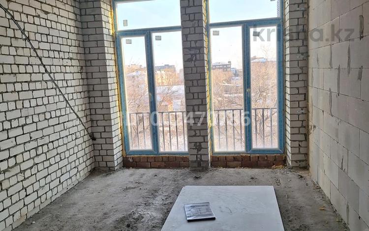 3-бөлмелі пәтер · 97.2 м² · 5/7 қабат, Маметова 95, бағасы: 34 млн ₸ в Уральске, мкр Школьник — фото 9