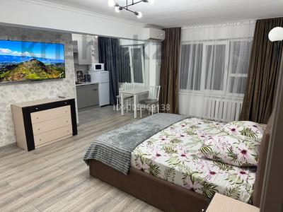 2-бөлмелі пәтер · 50 м² · 1/5 қабат, Авангард 5 — Возле рынка коктем напротив актив центра, бағасы: 15 000 〒 в Атырау, мкр Авангард-2