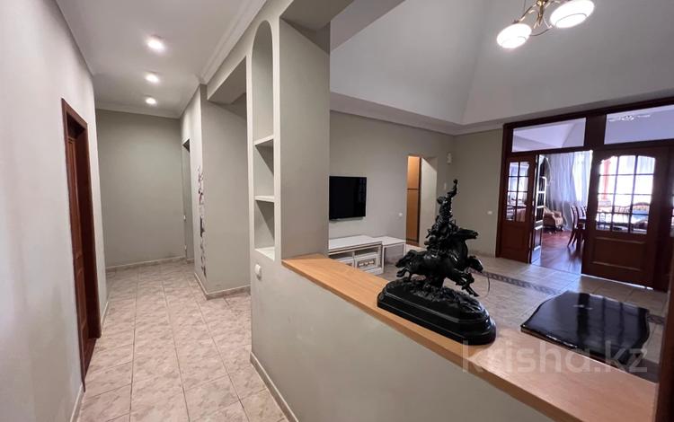 4-комнатная квартира · 180 м² · 9/9 этаж, Зенкова 33 — Карасай батыра за 700 000 ₸ в Алматы, Медеуский р-н — фото 11