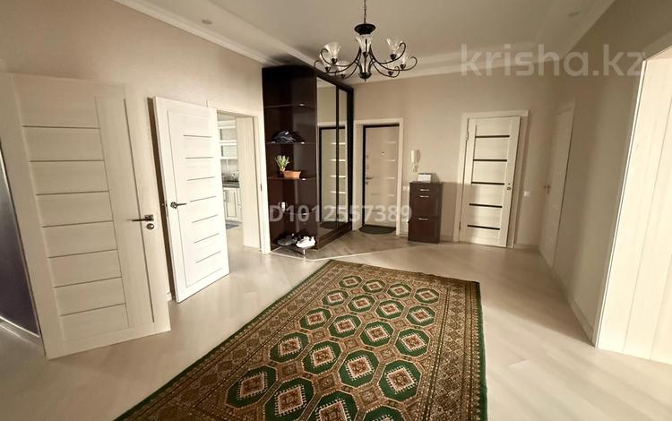 3-комнатная квартира · 150 м² · 3/5 этаж, 15-й мкр 70 за 50 млн ₸ в Актау — фото 2