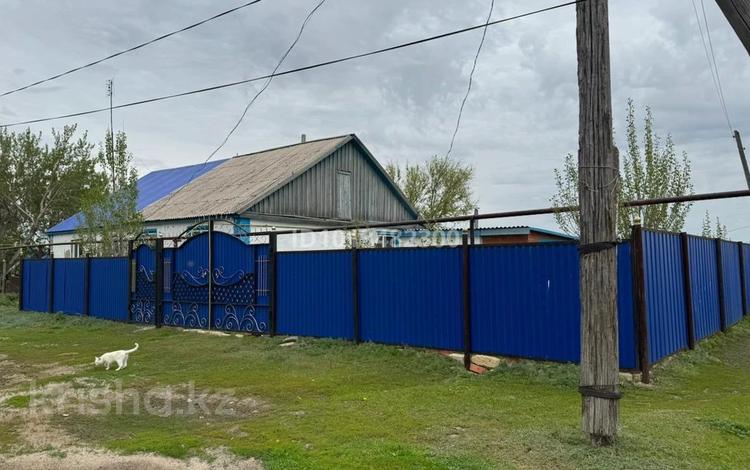 Часть дома · 2 комнаты · 74.2 м² · 581 сот., Маншук маметова 3а — Актюбинский область Хромтауский район село Акжар за 5.5 млн ₸ — фото 2