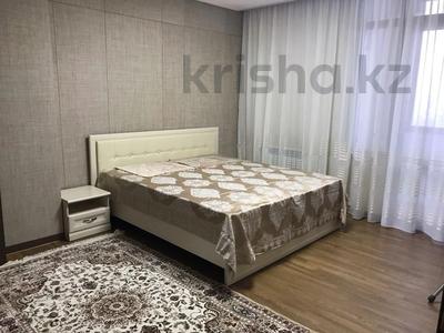 2-комнатная квартира · 75 м² · 7/18 этаж · помесячно, Кошкарбаева 10 за 300 000 〒 в Астане, Алматы р-н