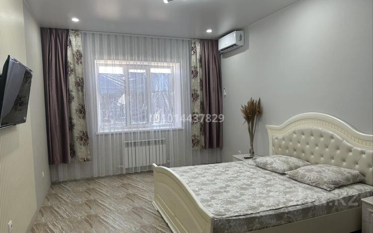 1-комнатная квартира · 55 м² · 1/5 этаж, мкр. Алтын орда 356б — Мангилик ел за 2 000 ₸ в Актобе — фото 2
