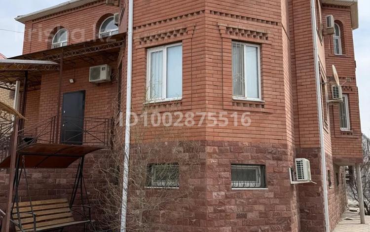 Отдельный дом · 10 комнат · 350 м² · 10 сот., Меденова 3 — Меденова за 120 млн ₸ в Атырау, мкр Авангард-2 — фото 2