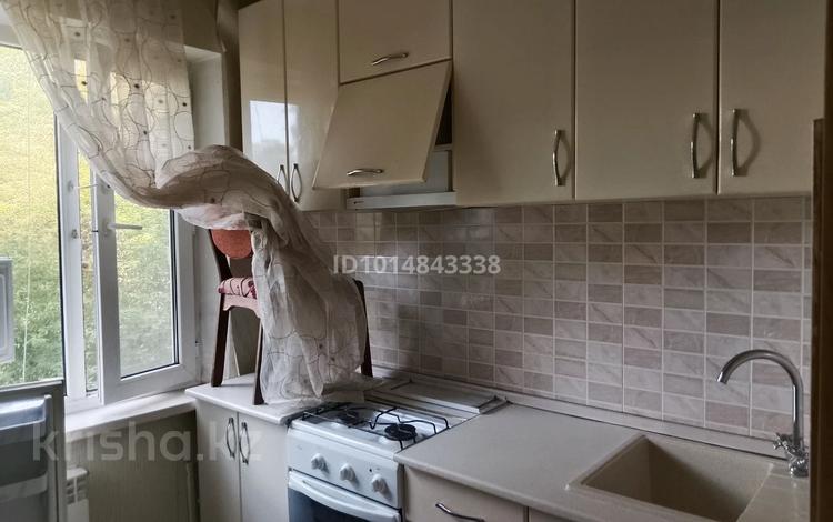 2-бөлмелі пәтер · 44.8 м² · 3/5 қабат, Абая 32/2 — Сзади 1 полмклиники, возле Гимназия Ауьакирова, бағасы: 10 млн ₸ в Темиртау — фото 2