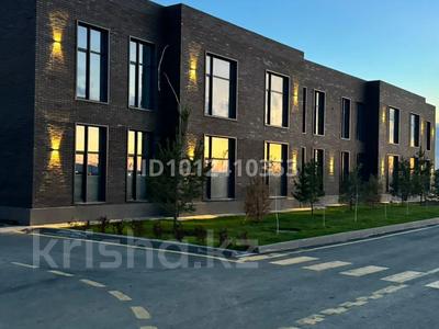 3-бөлмелі пәтер · 137 м² · 1/2 қабат, Алтын орда ш/а. 250/2, бағасы: 43 млн ₸ в Актобе, мкр. Алтын орда