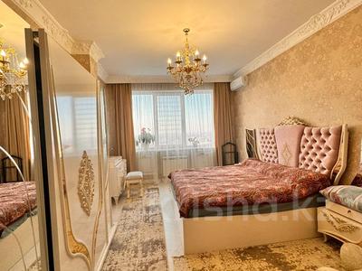 3-комнатная квартира, 134 м² помесячно, Аль-Фараби 21 за 700 000 〒 в Алматы, Бостандыкский р-н