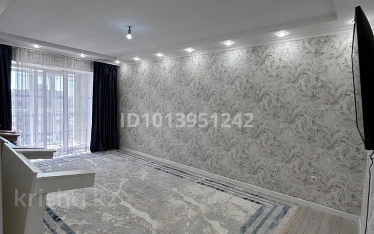 3-комнатная квартира · 90 м² · 6/9 этаж, мкр Юго-Восток, Муканова 82 за 45 млн ₸ в Караганде, Казыбек би р-н — фото 2